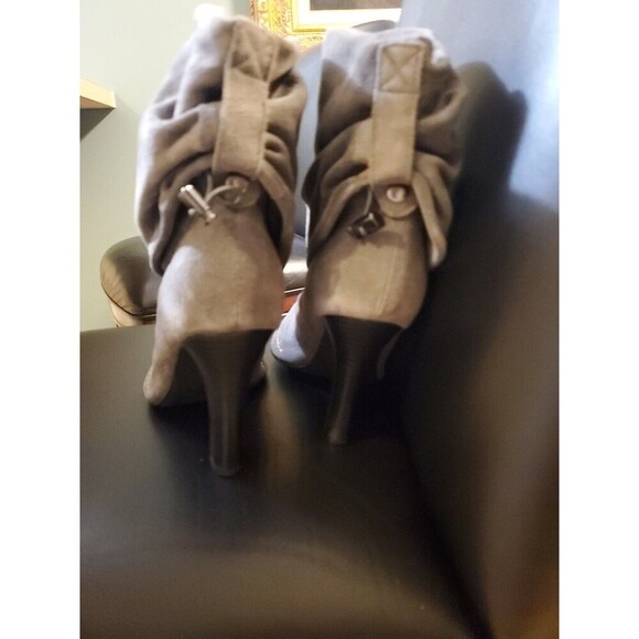 Hot In Hollywood Slouch Boots High Heel Grey Suede Slouchy Womens Size 8 M shoes - Picture 3 of 16